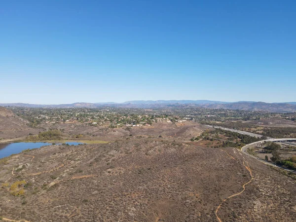 Luchtfoto van Lake Hodges and Bernardo Mountain, San Diego, Verenigde Staten — Stockfoto