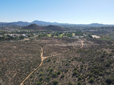 San Diego, ABD 'deki Bernardo Dağı' nın havadan görünüşü