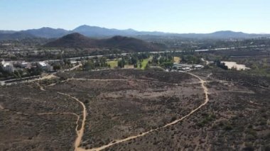 San Diego, ABD 'deki Bernardo Dağı' nın havadan görünüşü