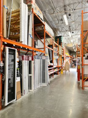 The Home Depot nalbur dükkanındaki koridor, San Diego, Usa
