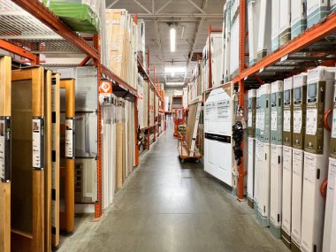 The Home Depot nalbur dükkanındaki koridor, San Diego, Usa