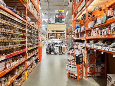 The Home Depot nalbur dükkanındaki koridor, San Diego, Usa