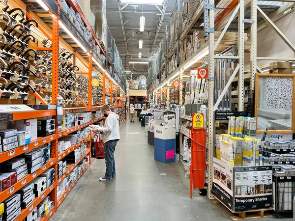 Aisle na loja de ferragens The Home Depot, San Diego, EUA — Fotografia de Stock