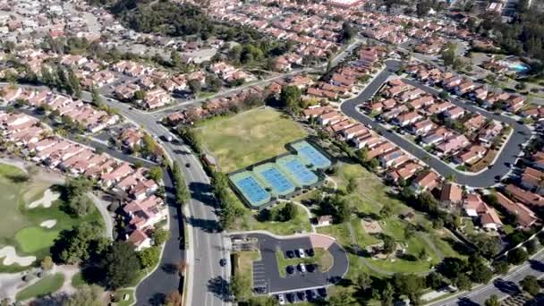 Aerial view over small community and park in the suburb of San Diego — Stockvideo