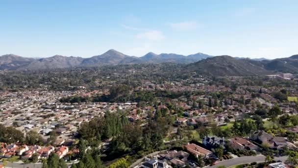 Aerial view over the suburb of San Diegowith mountain on the background — Stockvideo