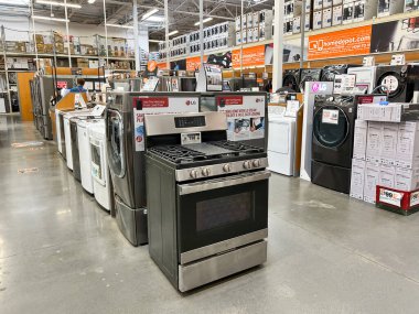 Carmel Vadisi, San Diego 'daki Home Depot' ta satılık birkaç mutfak elektronik ünitesi var.