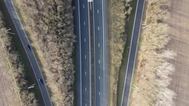 Luchtfoto van de snelweg in het zuiden van België — Stockvideo