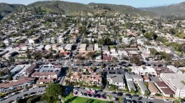 Laguna Sahili sahil kasabası tepelerinde vilas, Güney Kaliforniya Sahil Hattı, ABD