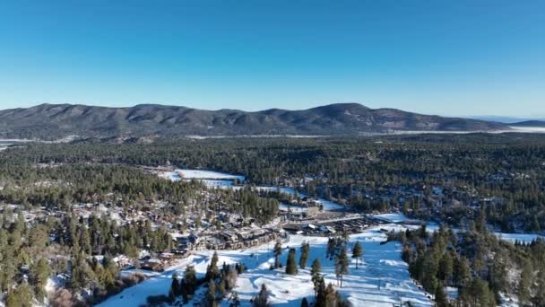 Air view over Big Bear Valey and Lake with now, South California, USA — Stock video