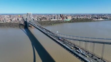 Fort Lee, New Jersey, New York 'taki George Washington Köprüsü' nün havadan görüntüsü. ABD