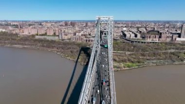 Fort Lee, New Jersey, New York 'taki George Washington Köprüsü' nün havadan görüntüsü. ABD