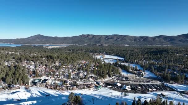 Air view over Big Bear Valey and Lake with now, South California, USA — Stock video