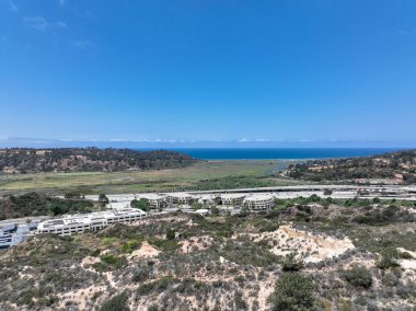 Pasifik Okyanusu kıyısındaki San Diego County, Kaliforniya 'daki Del Mar kasabasının hava manzarası. ABD