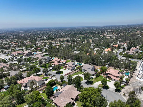 Varlıklı Alta Loma Topluluğunun Sıradağların Hava Manzarası Rancho Cucamonga California — Stok fotoğraf