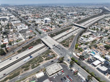 North Park, San Diego, California, ABD 'deki karayolu kavşağı ve kavşağının havadan görüntüsü