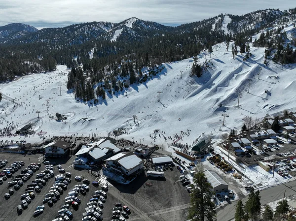 Vista Aérea Estância Esqui Montanha Com Bela Paisagem Inverno Big Fotos De Bancos De Imagens