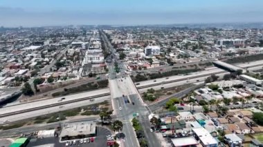 North Park, San Diego, California, ABD 'deki karayolu kavşağı ve kavşağının havadan görüntüsü