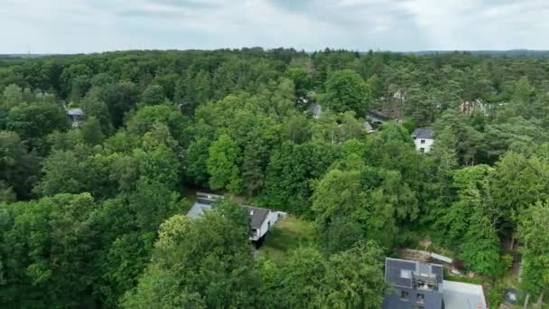 Aerial View Luxury Villas Garden Surrounded Forest Country Side Area — Vídeo de Stock