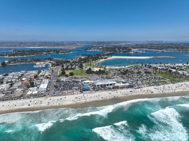 Belmont Parkı 'nın havadan görünüşü, 1925 yılında Mission Beach Boardwalk, San Diego, Kaliforniya, ABD' de inşa edilmiş bir lunapark. 22 Ağustos 2022