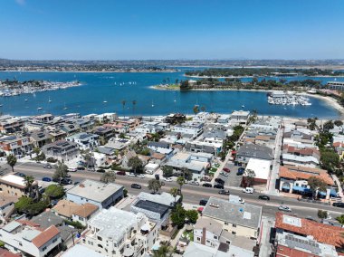 San Diego, California 'daki Mission plajının havadan görüntüsü. ABD. Ünlü turist merkezi. 11 Ekim 2022
