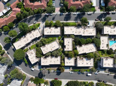Carlsbad, North County San Diego, Kaliforniya 'daki orta sınıf mahallesinin hava manzarası, ABD.