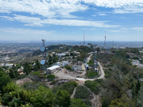 Flygfoto Över Telekommunikationstornet Med Mobilnätsantenn Toppen Dal San Diego Södra — Stockfoto