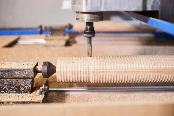 Holzschnitzmaschine Moderne Automatische Holzbearbeitungsmaschine Mit Cnc Möbelproduktion — Stockfoto