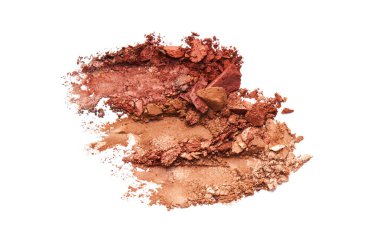 Parlak, ezilmiş çıplak göz farı fırça darbeleri. Beyaz arkaplanda izole edilmiş kozmetik ürün örneği