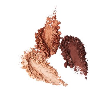 Parlak, ezilmiş çıplak göz farı fırça darbeleri. Beyaz arkaplanda izole edilmiş kozmetik ürün örneği