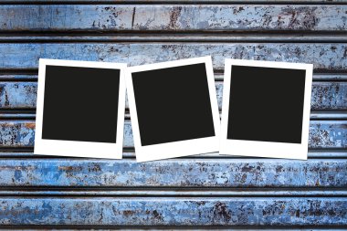 oluklu metal ve polariod çerçeveleri