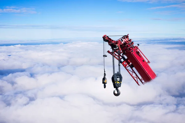 Kran in hohen Wolken — Stockfoto