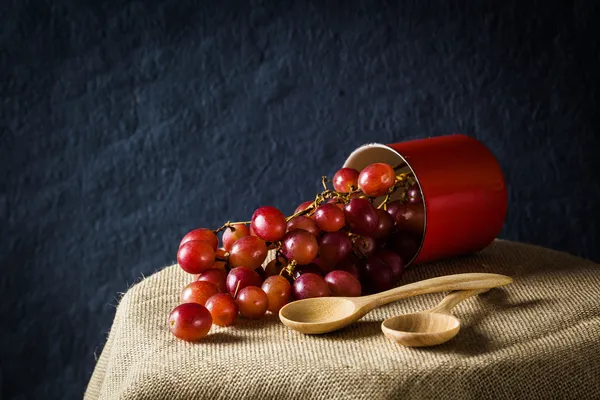Stilleven rode druiven — Stockfoto