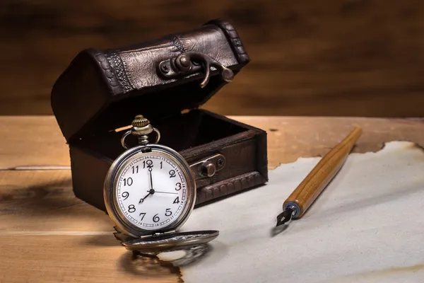 Reloj de bolsillo con caja — Foto de Stock