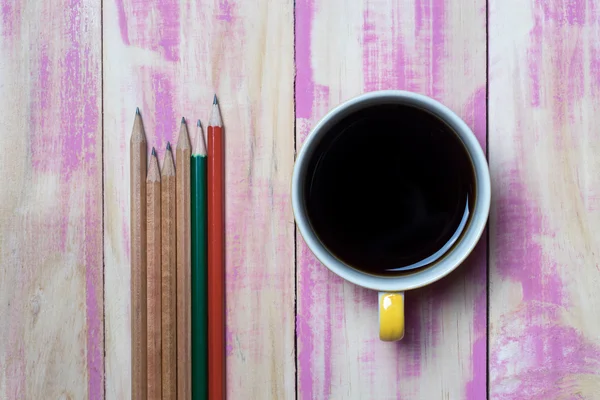 Taza de café y lápices —  Fotos de Stock