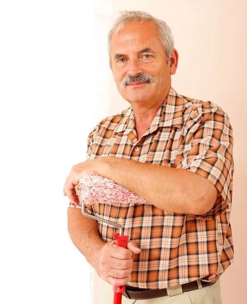 Senior man renovating home — Stock Photo, Image