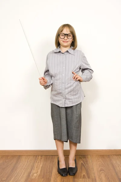 Niño con un vestido de adulto —  Fotos de Stock