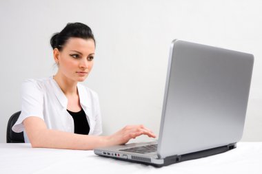 Doktor ile bir laptop