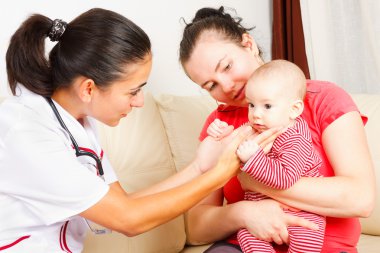 çocuk doktoru bebek denetleme