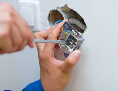 Bir elektrik yükleme fiş / iletişim