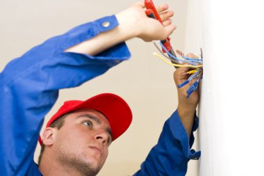 Tamirci elektrik yüklenmesi