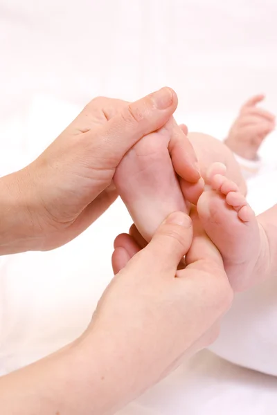 Baby-massage-3 — Stockfoto