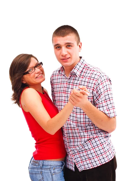 Um jovem casal dançando e sorrindo, olhando para a câmera . — Fotografia de Stock