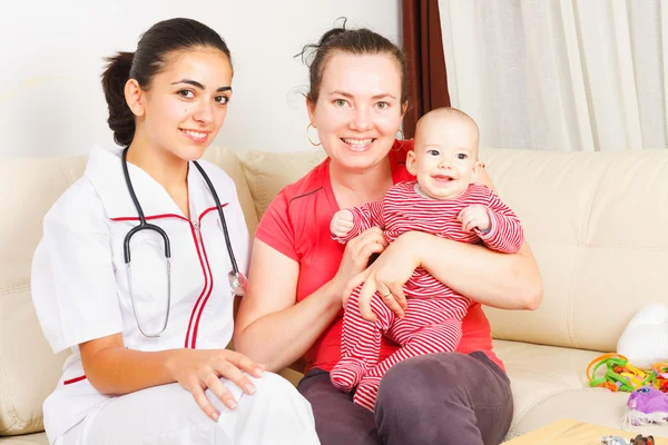 Kinderbetreuung zu Hause — Stockfoto