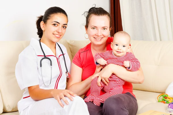 Kinderbetreuung zu Hause — Stockfoto