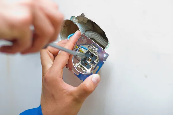 Installing an electrical plug — Stock Photo, Image