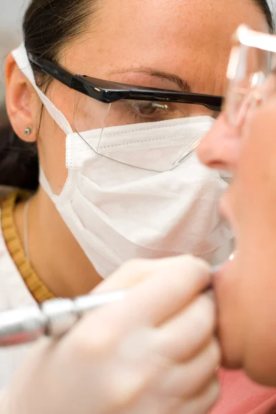 Dentista no trabalho — Fotografia de Stock