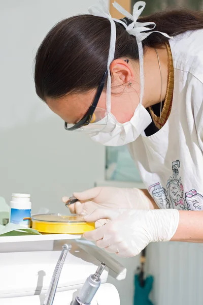 Dentista sul lavoro — Foto Stock