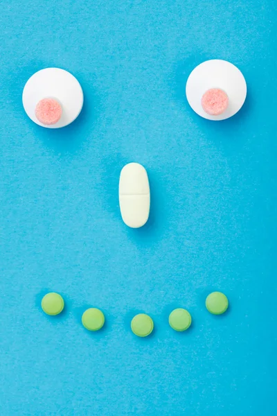 Happy smileyface made of pills — Stock Photo, Image