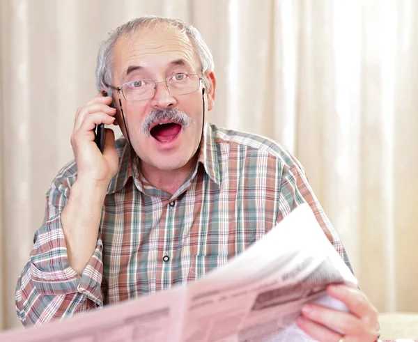 Listen to the News — Stock Photo, Image