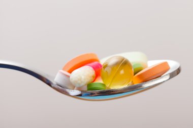 vitamin ve beslenme takviyeleri kaşık